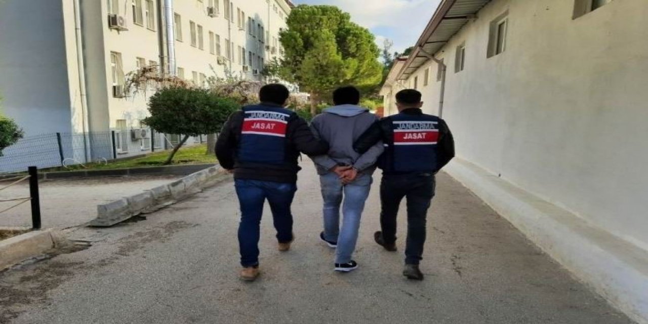Jandarma Aranan 2 Şüpheliyi Yakaladı