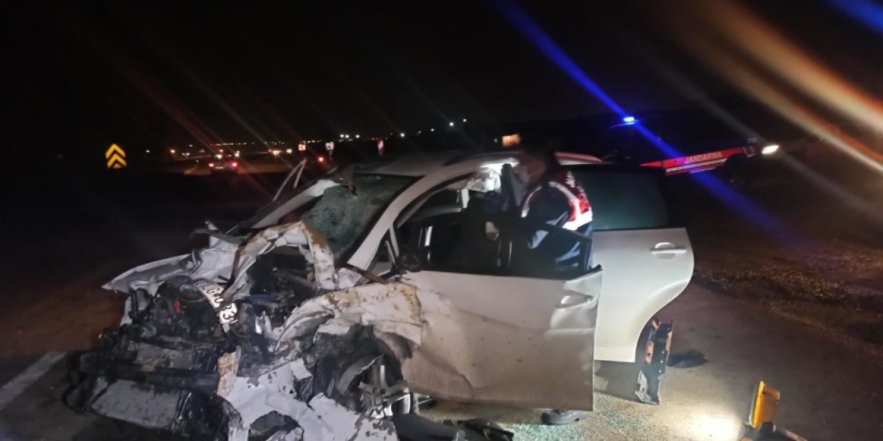 Sincan’da Kamyon İle Otomobil Kafa Kafaya Çarpıştı: 1 Ölü, 2 Yaralı