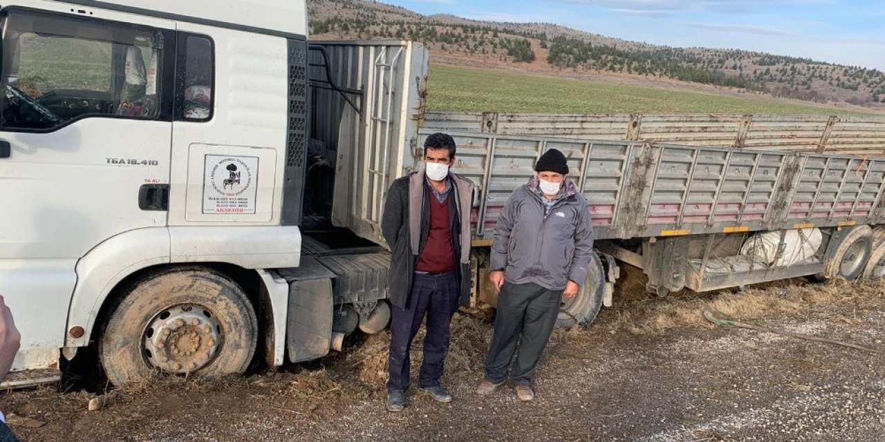 Kontrolden Çıkan Tır Tarım Arazisine Girerek Durabildi