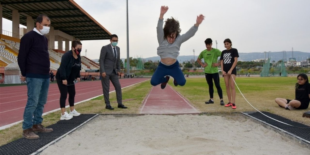 Ökkeş Demir, Atletizm Milli Takım Sporcularıyla Buluştu