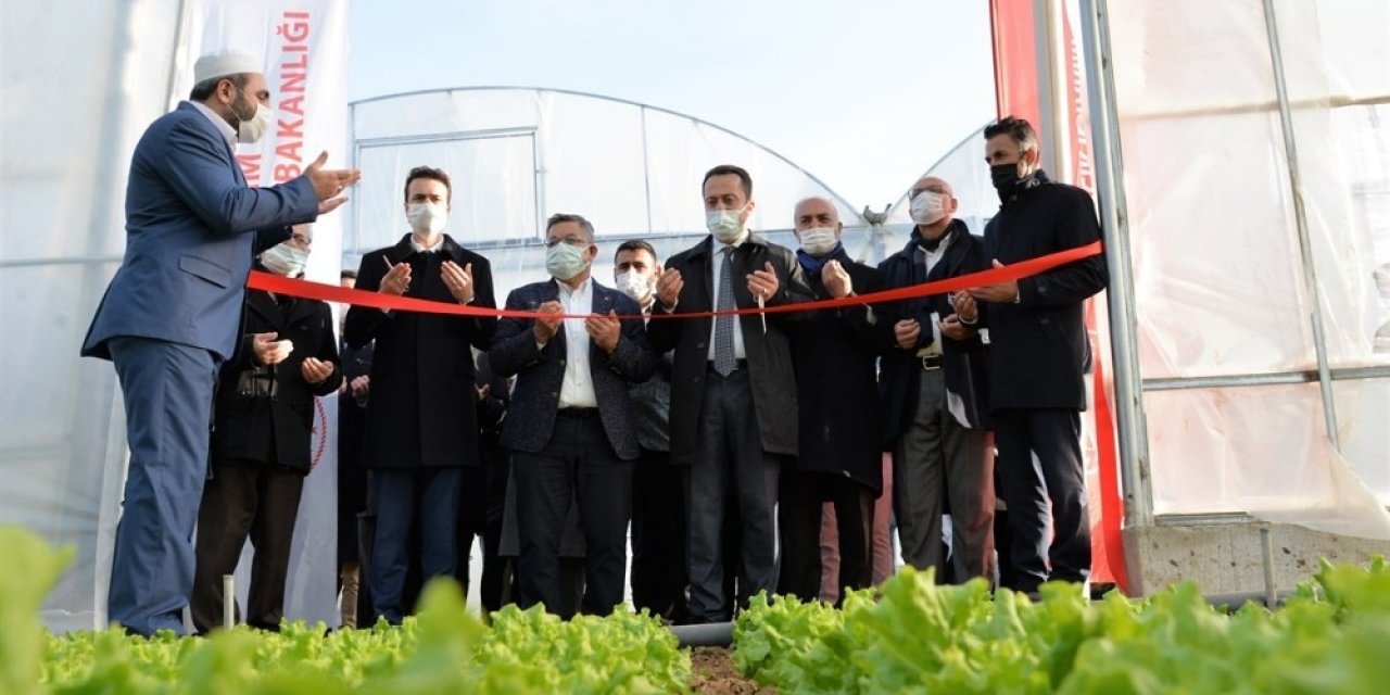 14 Dekar Alana 980 Bin Lira Hibeyle Yapılan Yüksek Plastik Tünel Serası Dualarla Açıldı