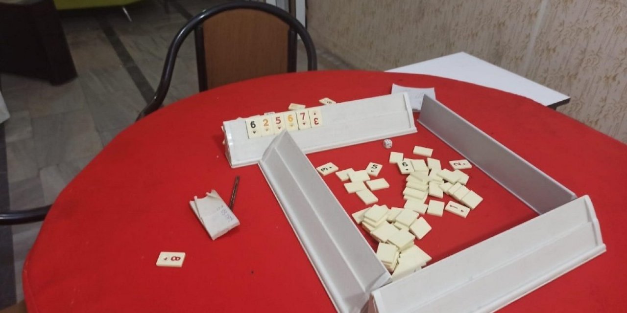 İş Yerinde Alkol Alarak Kumar Oynarken Yakalandılar