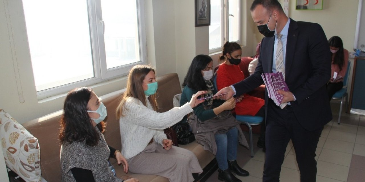 Ağrı Milli Eğitim Müdürü Tekin, Öğretmenlere El Kitabı Dağıttı