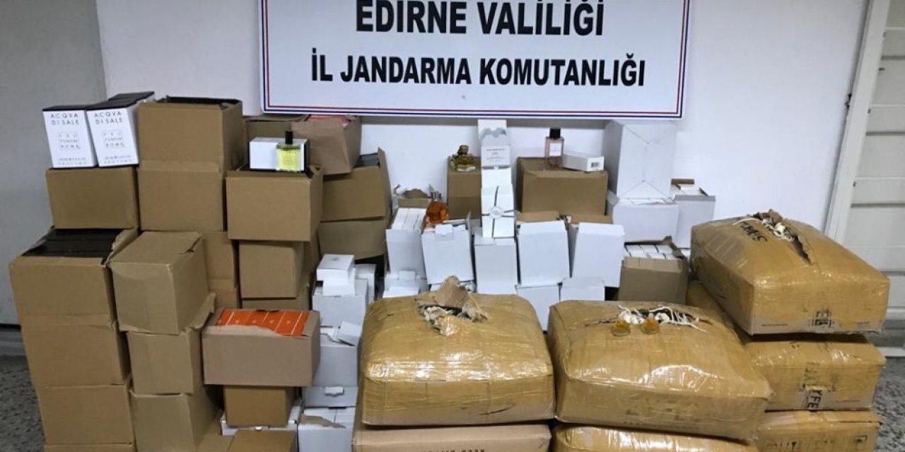 Edirne’de 156 Bin Tl’lik Kaçak Parfüm Ve Oto Kokusu Ele Geçirildi