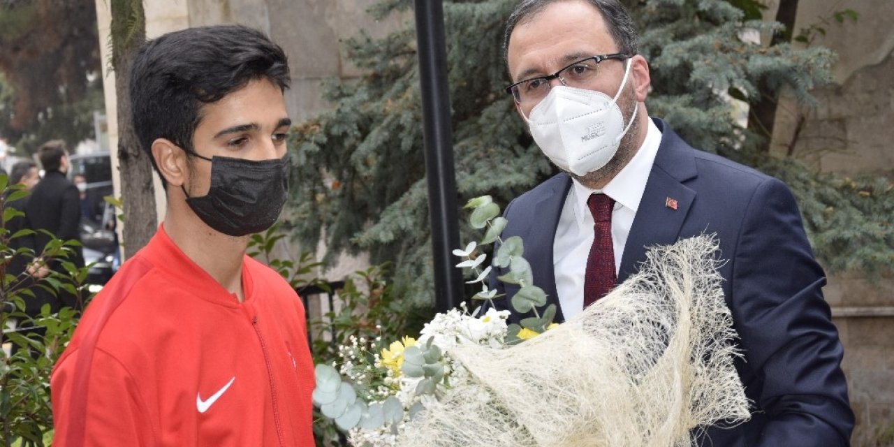 Bakan Kasapoğlu: "birileri Fitne Üretecek Biz Onlara Rağmen Hizmet Vermeye Devam Edeceğiz"