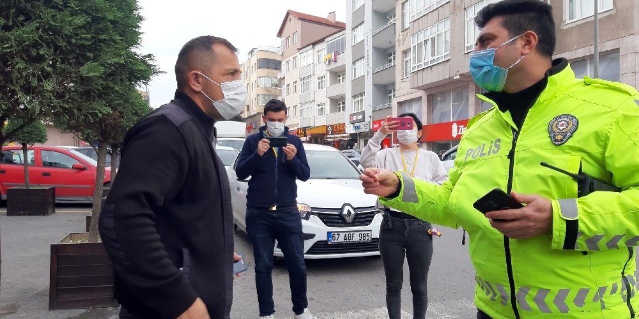 Kendisine Çarpan Sürücüye Tepki Gösterdi: "benim Hayatım Gitmiş, Arabanı Çöpe Atsan Ne Olur”