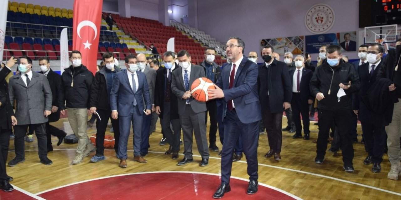 Bakan Kasapoğlu: "bizim Temel Felsefemiz, Gençler Neredeyse Biz Oradayız"