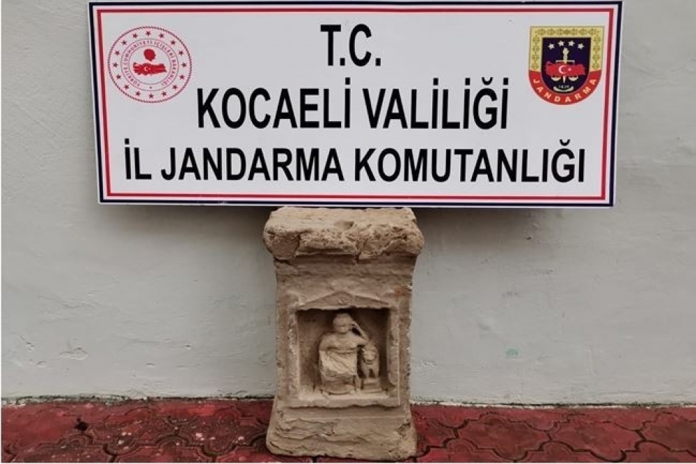 Roma dönemine sunak heykelini satmaya çalışan şahıs, jandarma ekiplerince yakalandı.