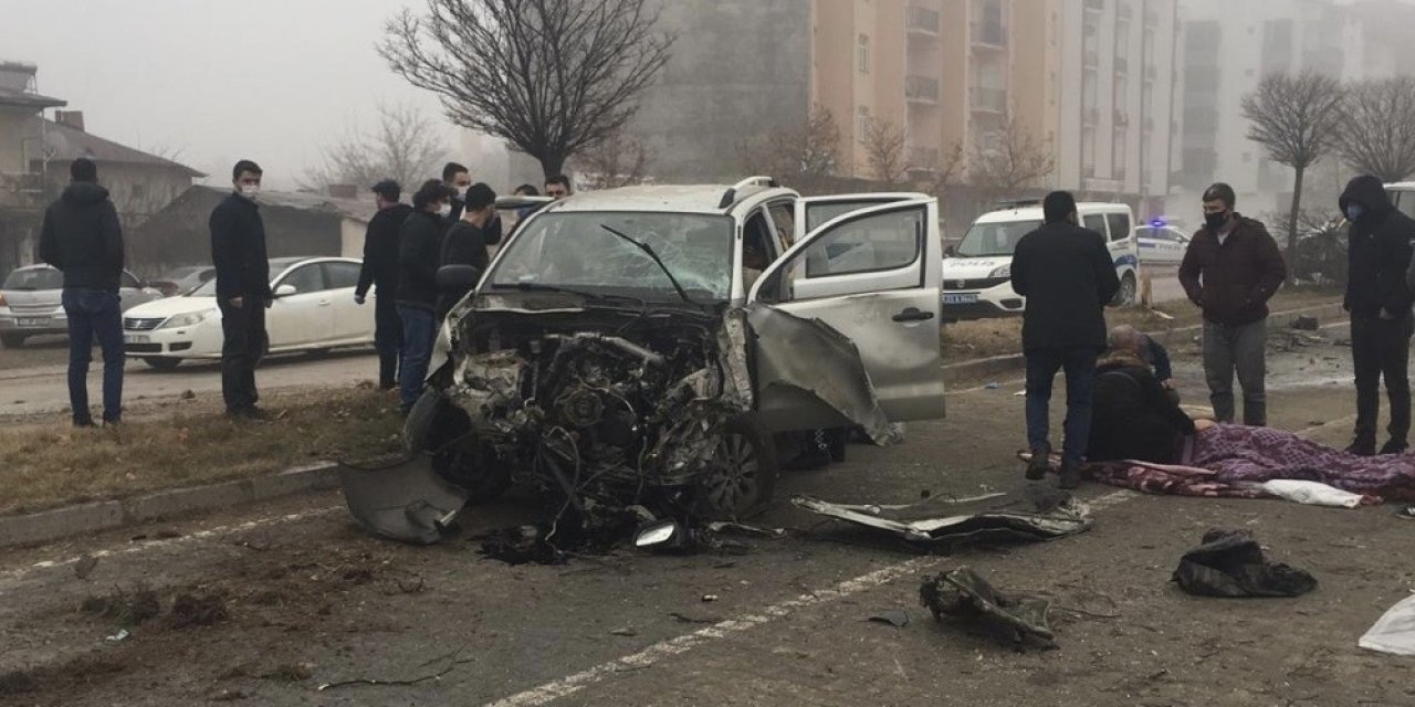Transit İle Pikap Çarpıştı: 6 Yaralı