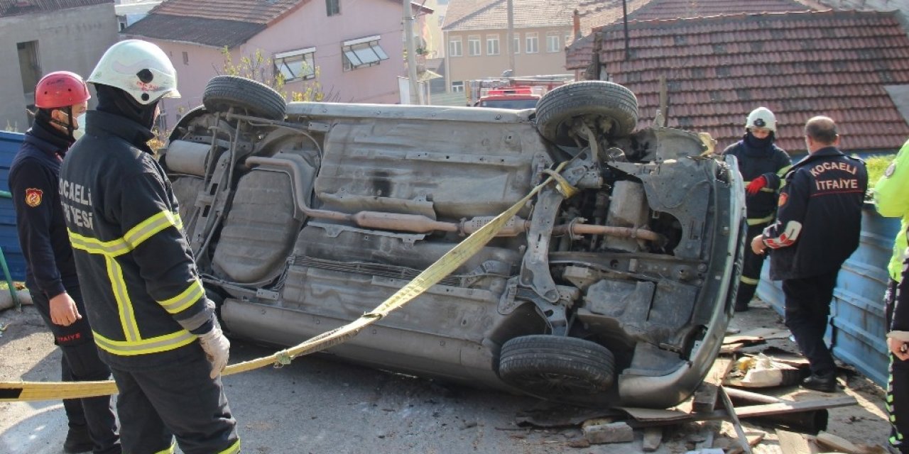 Devrilen Otomobilden Burnu Bile Kanamadan Çıktı