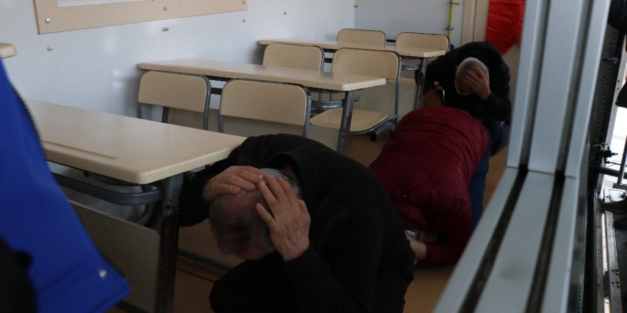 Basın Mensupları Depremi Simülasyon Tırında Bir Kez Daha Yaşadı