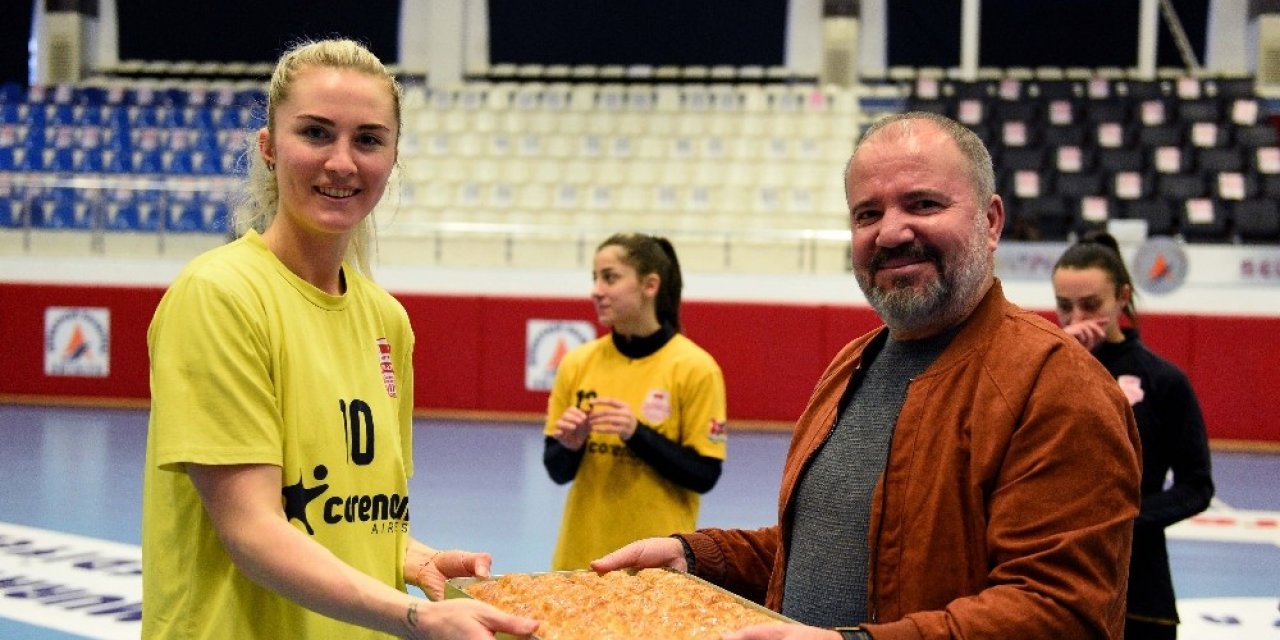 Kadın Hentbolculara Avrupa Sınavı Öncesi Baklava Dopingi