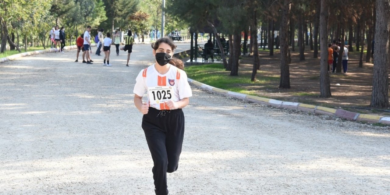 Toroslar’da ‘3 Ocak Kurtuluş Kupası Bayrak Yarışı’ Düzenlendi