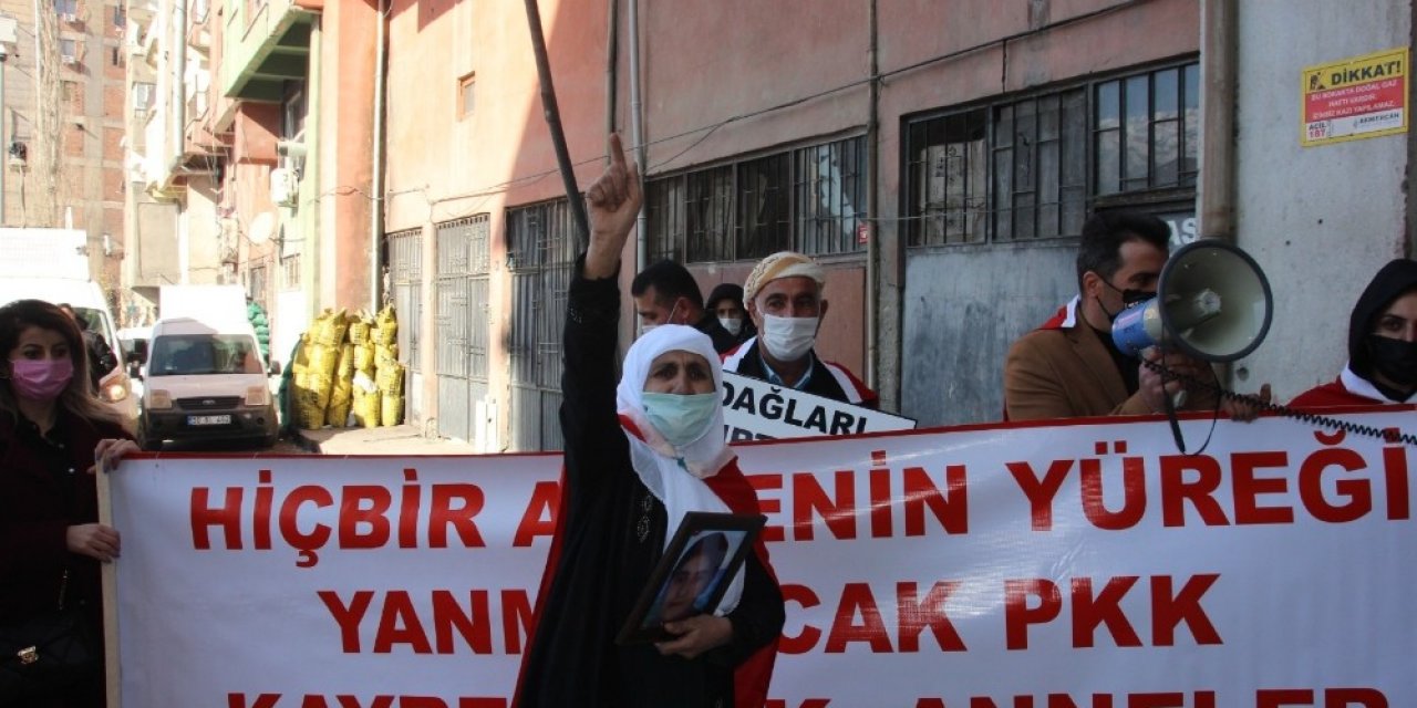 Hdp Hakkari İl Binasında Oturma Eyleminde Kısa Süreli Gerginlik Çıktı