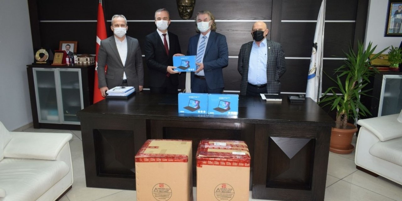 Çaycuma’da 55 Öğrenci İçin Tablet Temin Edildi