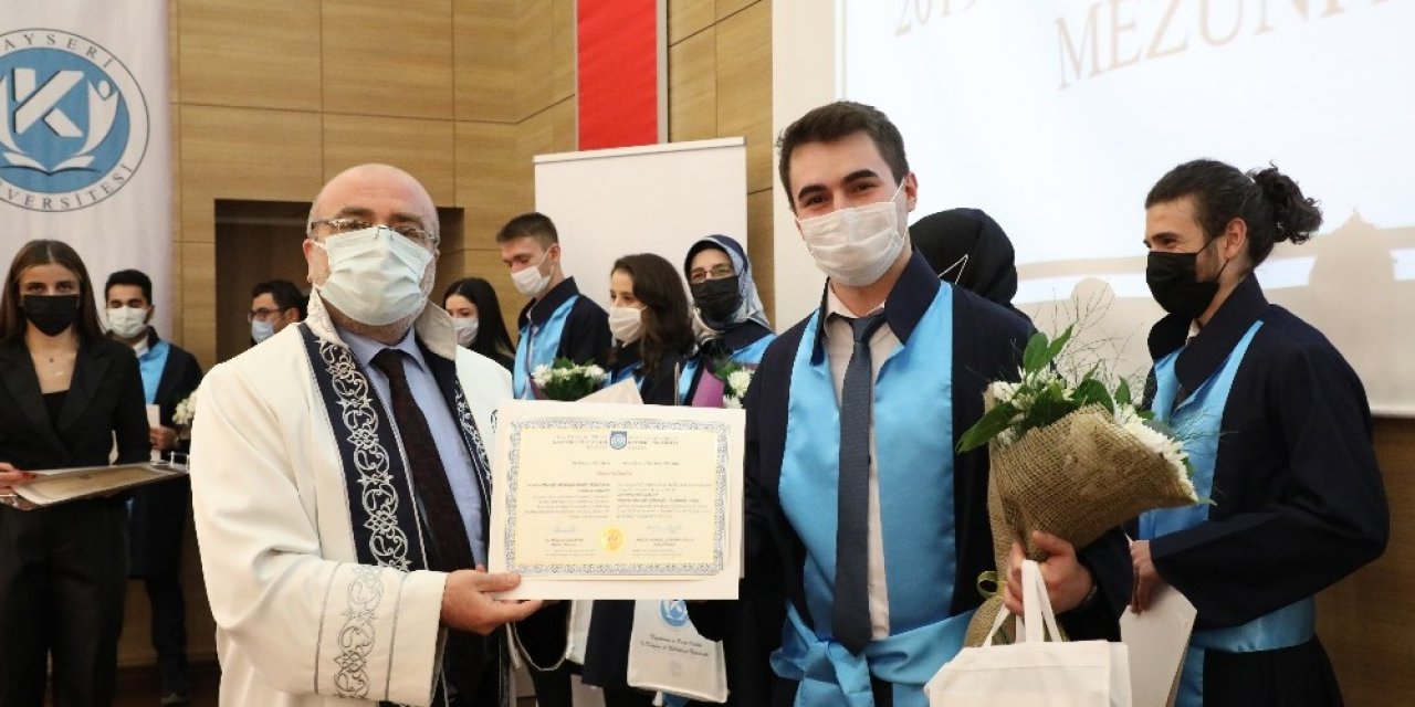 Kayü İlk Mezunlarına Sembolik Mezuniyet Ve Şed Bağlama Töreni Düzenledi