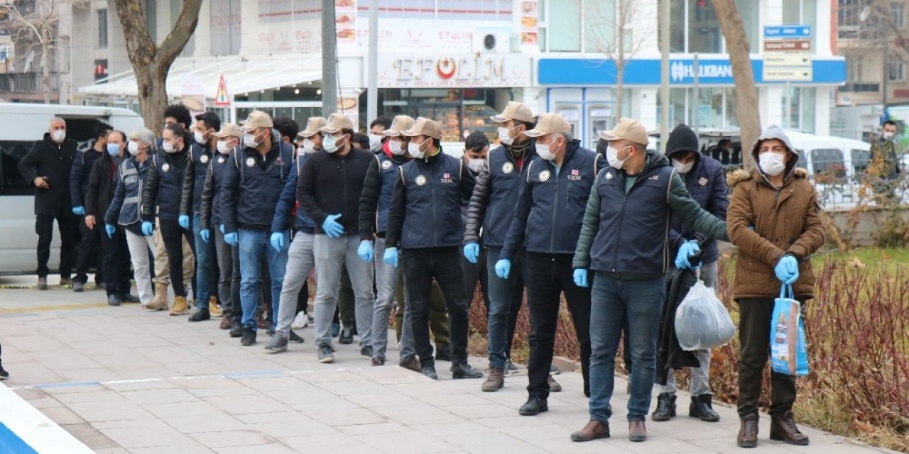 Kırşehir’de, Deaş Operasyonunda 8 Tutuklama