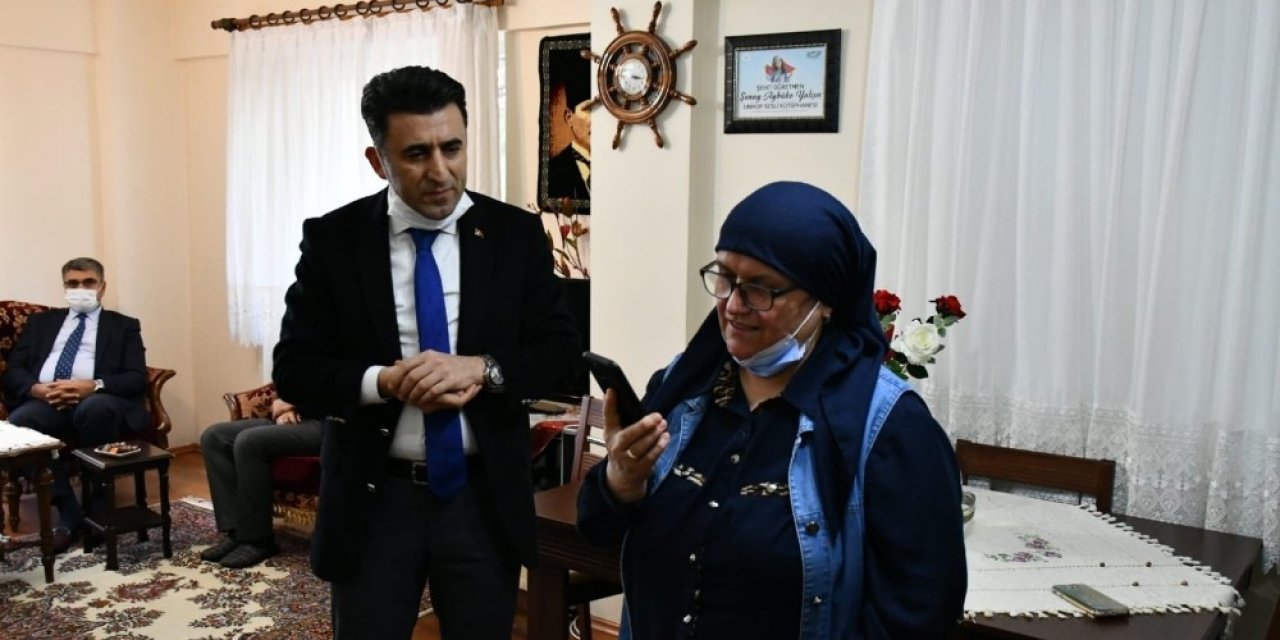 İçişleri Bakanı Soylu, Şehit Öğretmen Şenay Aybüke Yalçın’ın Ailesiyle Görüştü