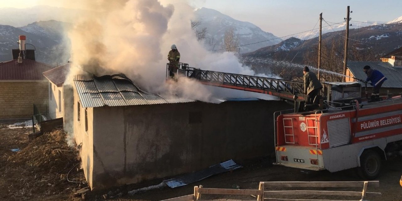 Tunceli’de Köy Evinde Yangın