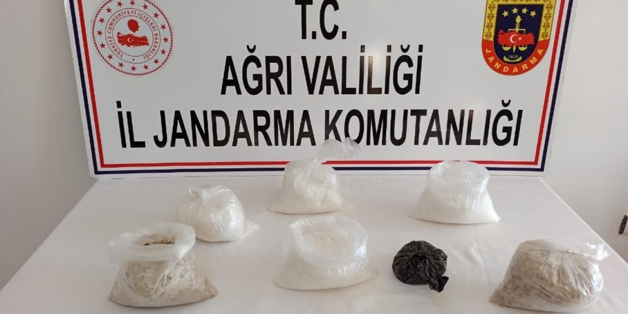 Ağrı’da Piyasa Değeri 1 Milyon 259 Bin Lira Olan Metamfetamin Maddesi Ele Geçirildi