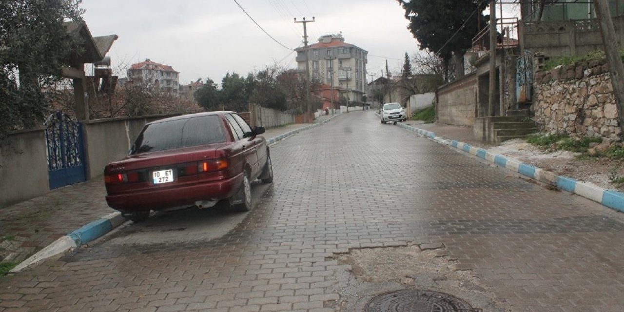 Manyas’ta Cadde Ve Yollar Boşaldı