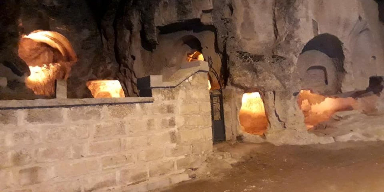 Frigya’daki 3000 Bin Yıllık Tarihi Mağaraları Bir De Gece Görün