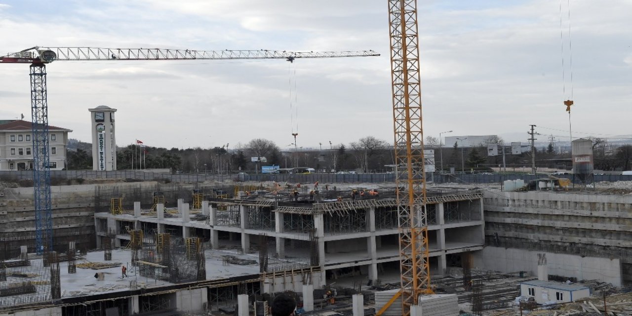 Osmangazi Meydanı Yol Seviyesine Çıktı