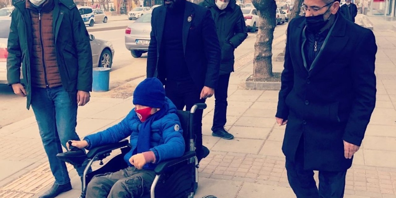Gazi Torunu Engelli Çocuğun Akülü Tekerlekli Sandalye Sevinci