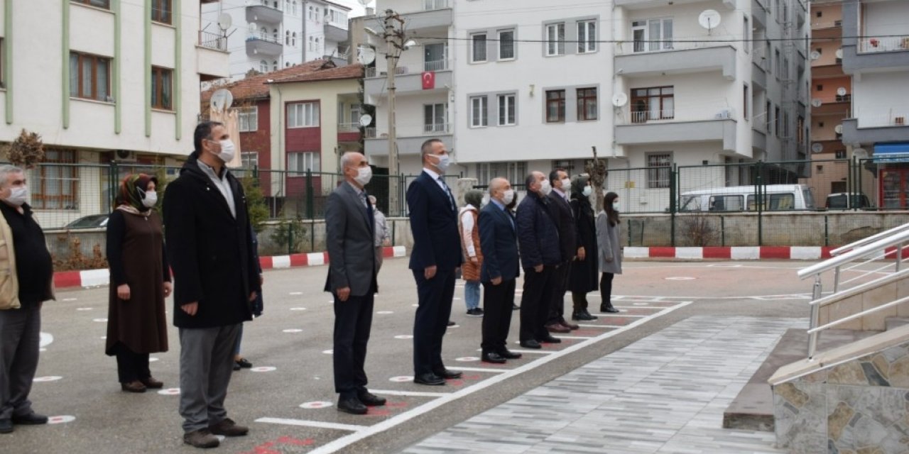 Tüm Okullarda İstiklal Marşı Okundu
