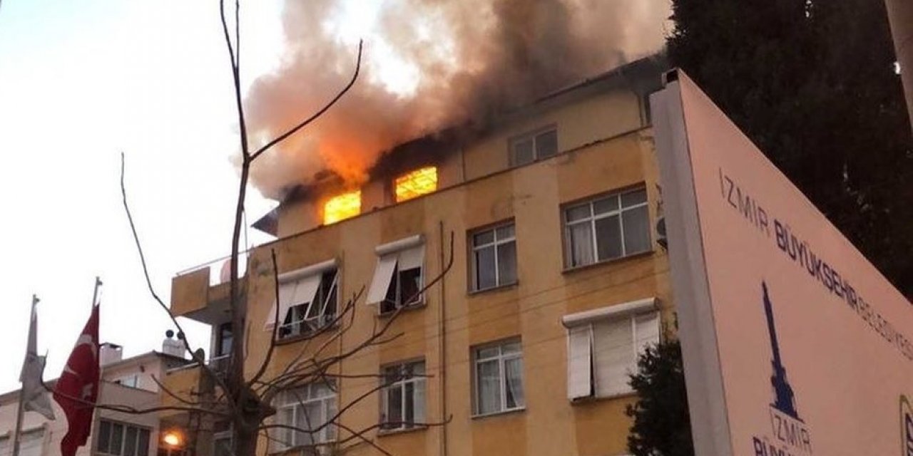 İzmir’de Bina Alev Alev Yandı
