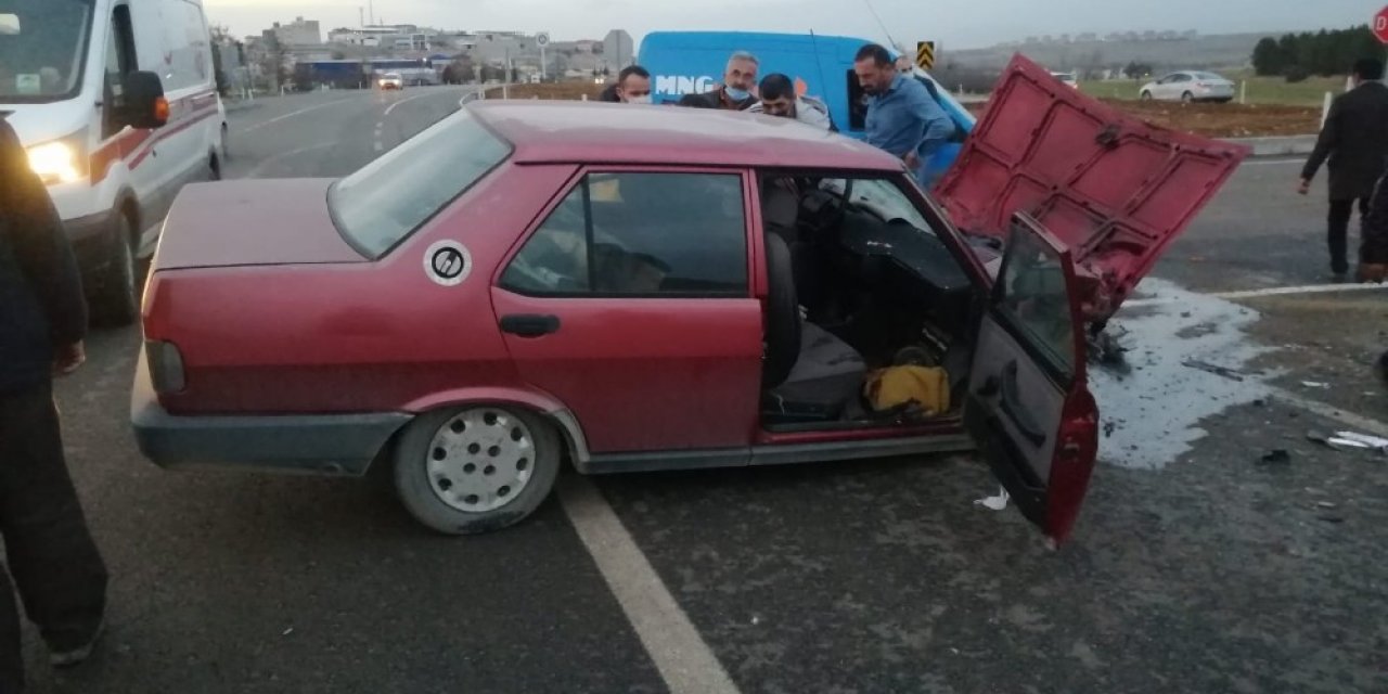 Konya’da Otomobil Kamyonetle Çarpıştı: 2 Yaralı