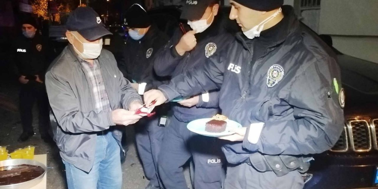 Asılsız İhbara Giden Polislere Alkışlı İkram Sürprizi