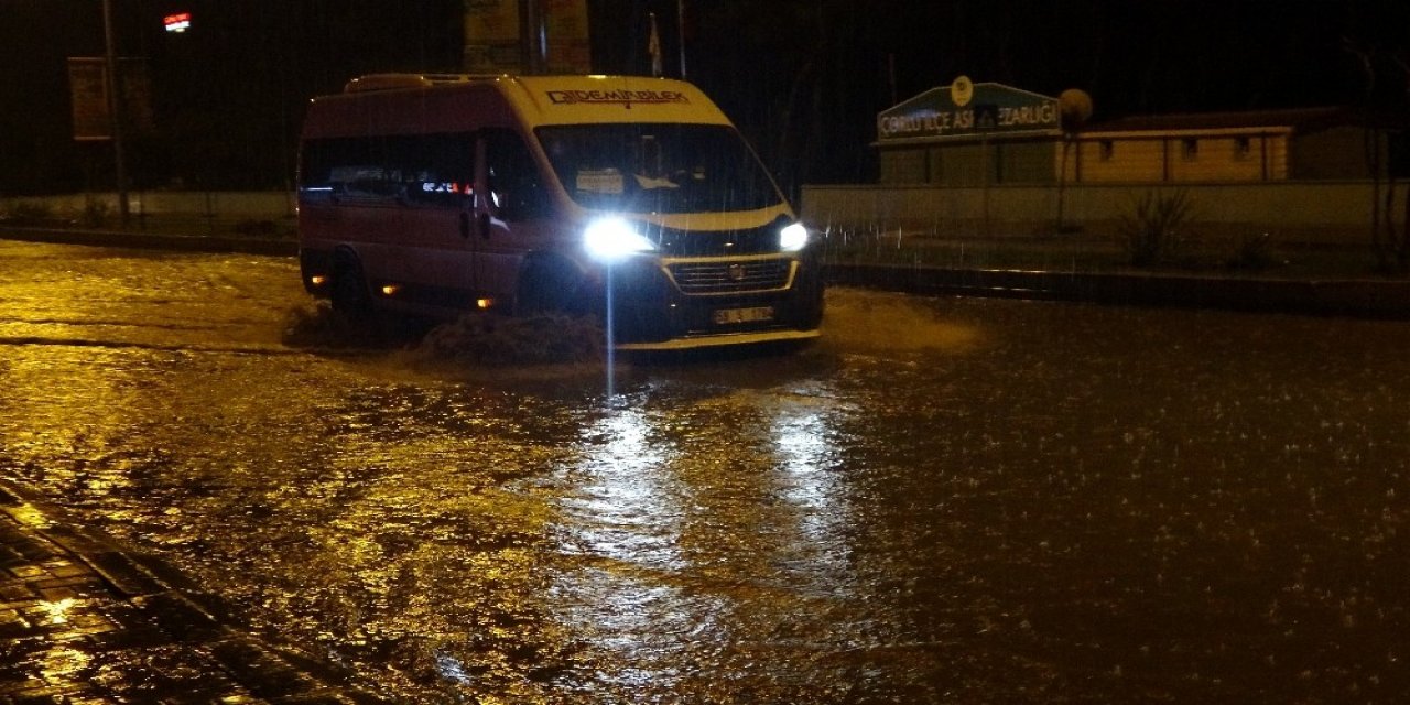 Tekirdağ’da Yağmur Caddeleri Göle Çevirdi