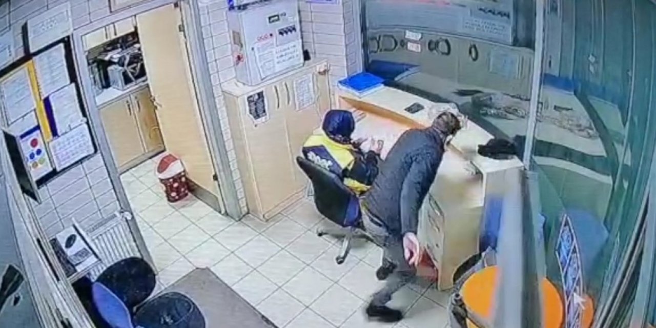 Kadın Görevlinin Arkasından Yaklaştı, Paraları Alıp Kaçtı
