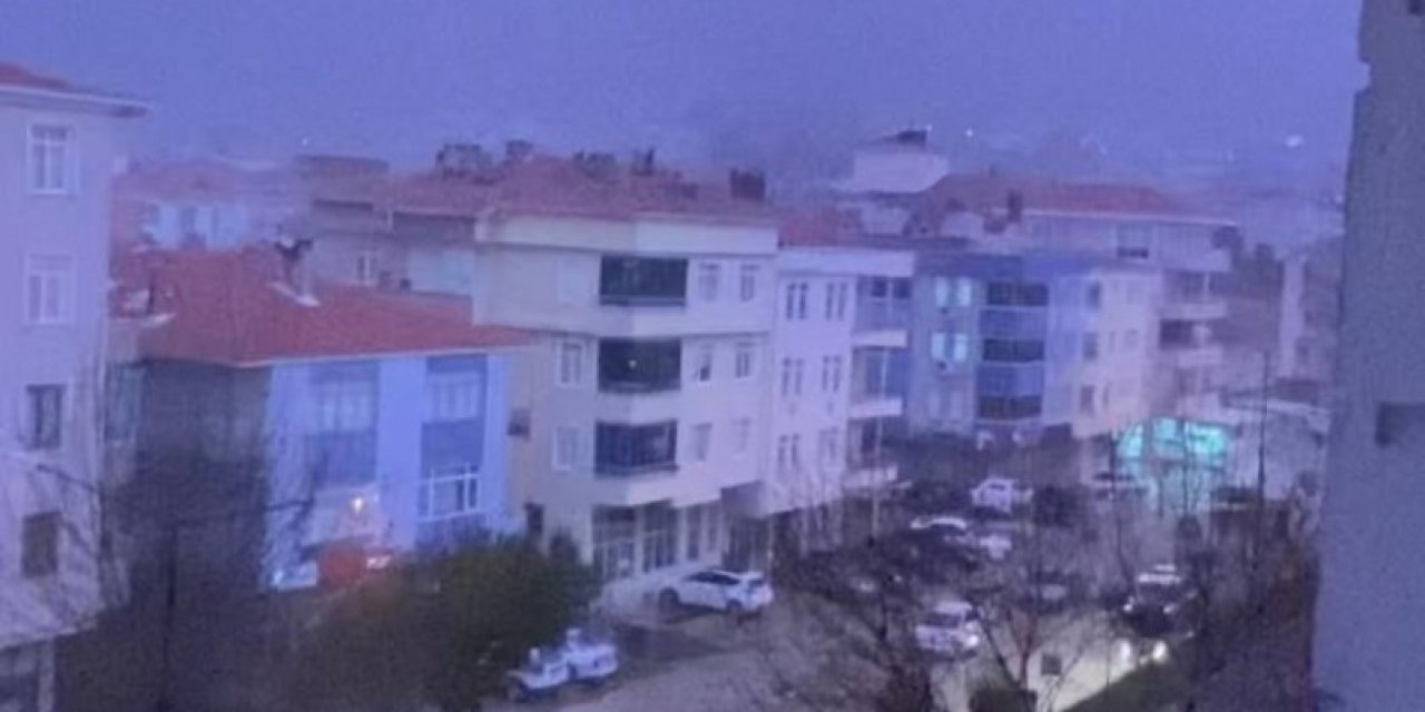 Yollar Göle Döndü, Otomobil Suya Gömüldü
