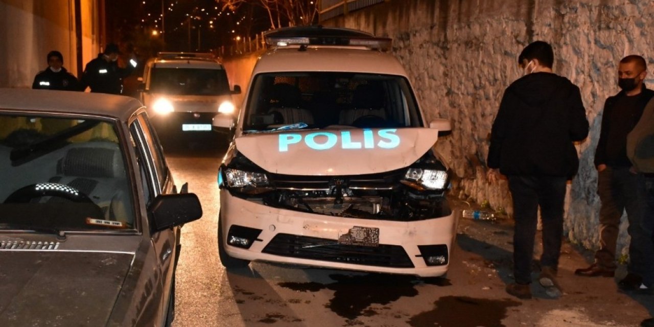 Azılı Hırsız, Polis Aracına Çarpınca Yakayı Ele Verdi