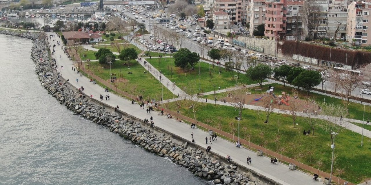 Kısıtlamanın Ardından Sahilde Hafta Sonu Manzarası