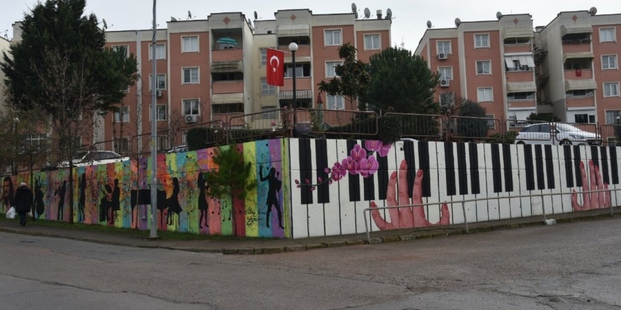 İzmit’in Gri Duvarlarına Renk Geliyor