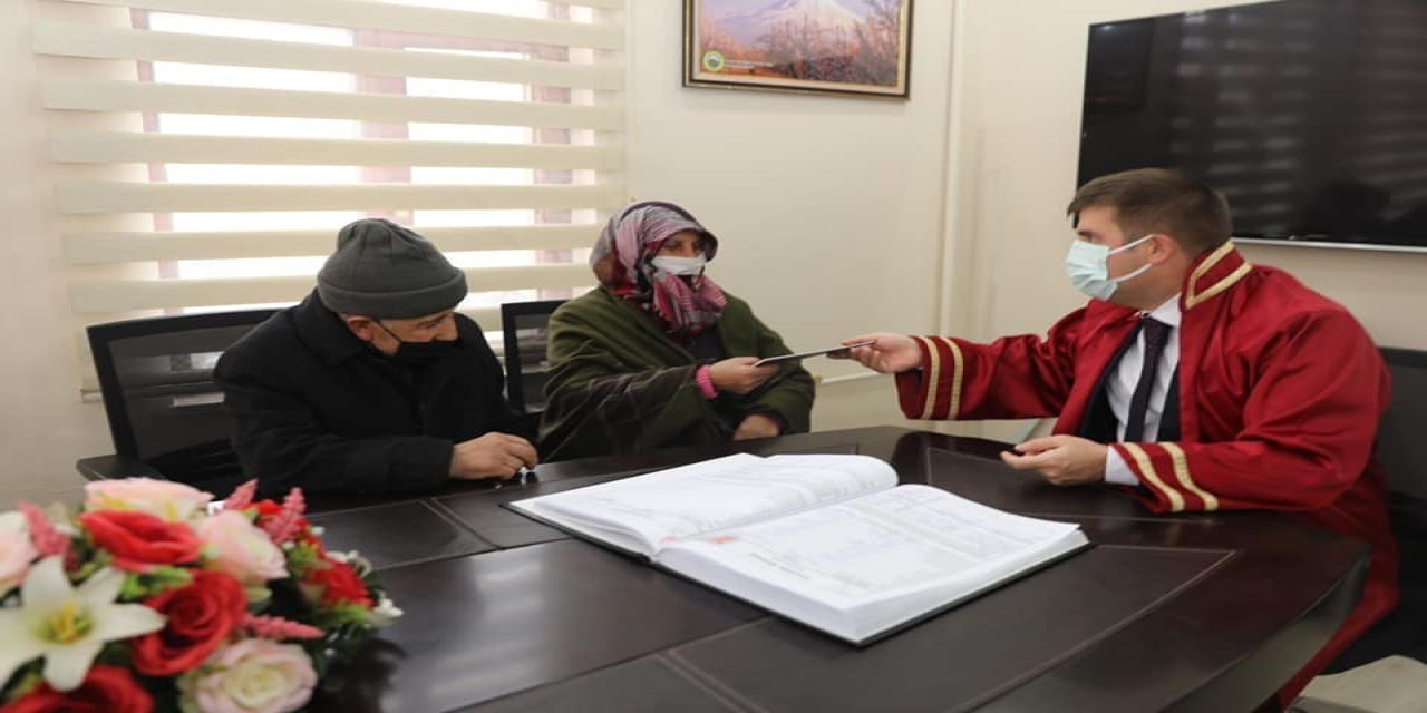 Yaşlı Çiftin Nikahı 45 Yıl Sonra Kıyıldı