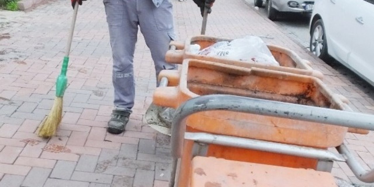 Burhaniye’de Çalışkan Temizlikçi Takdir Topladı
