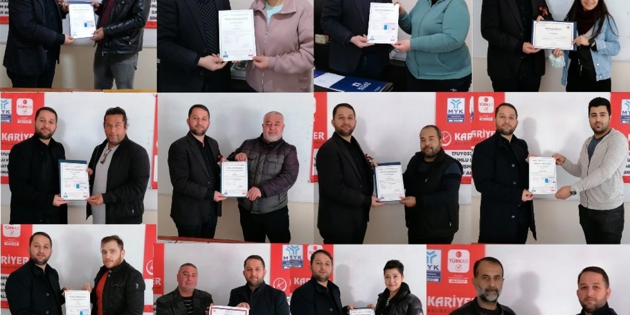 Emlak Danışmanları Ve Galericiler Belgelerini Aldı
