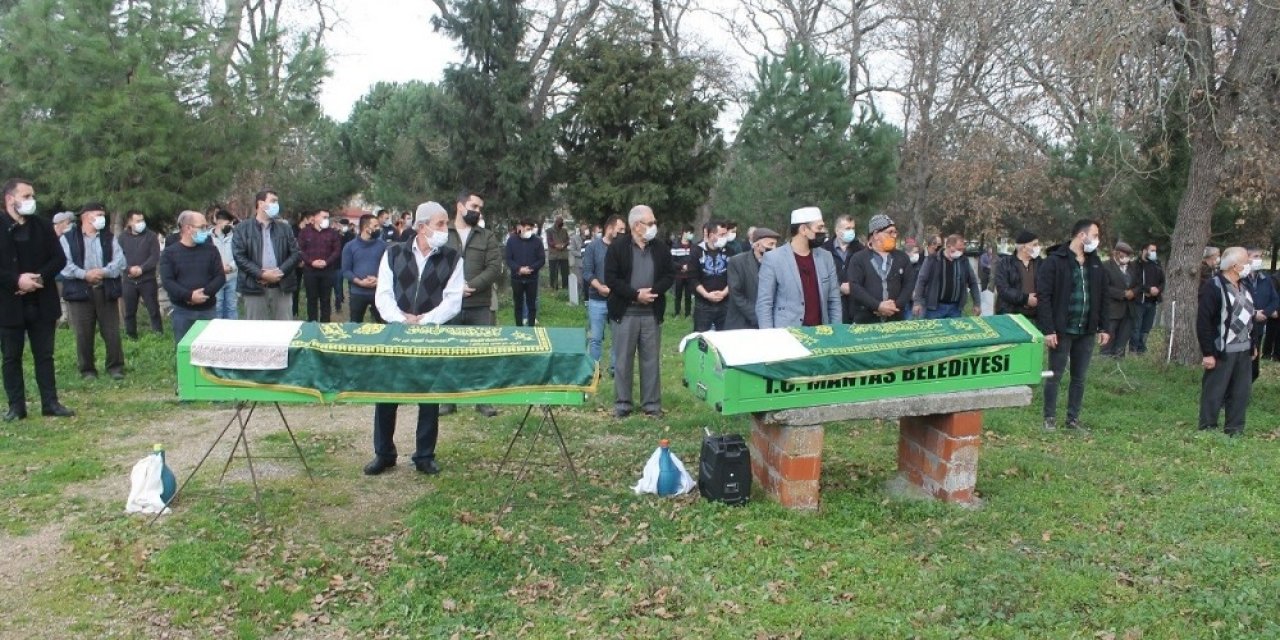 Kazada Ölen Baba Oğul Yan Yana Defnedildi
