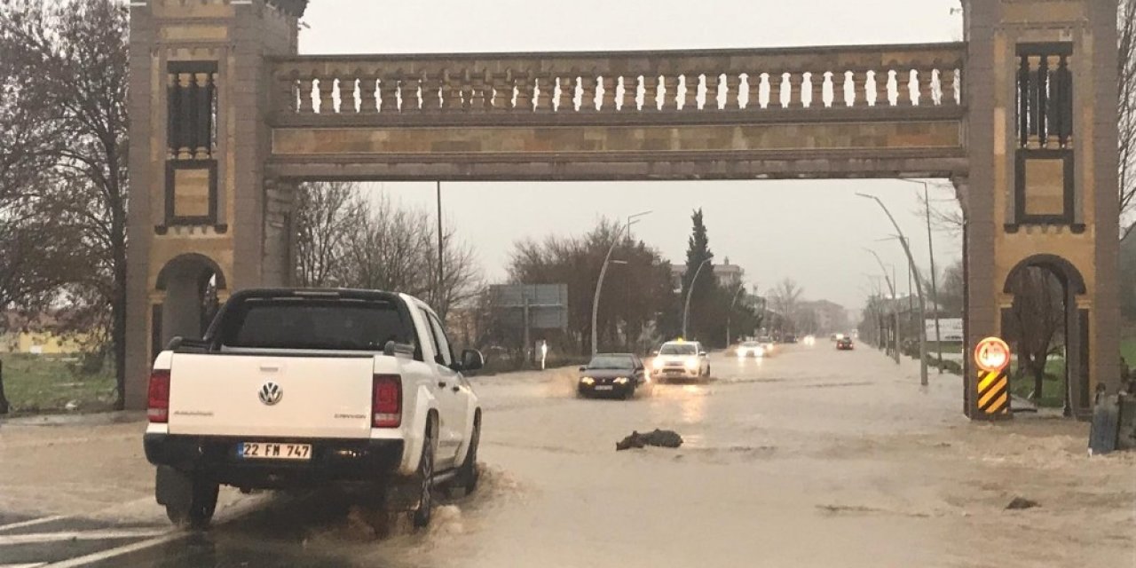 İpsala Ve Enez’de Sağanak Yağış Sele Dönüştü