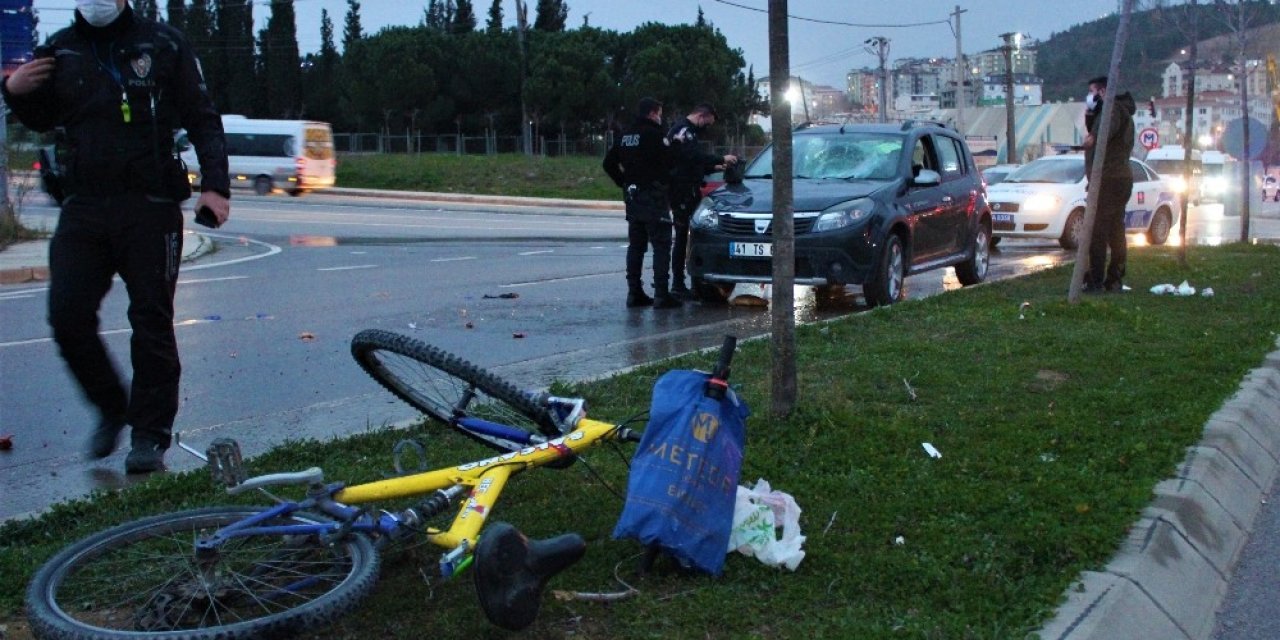 Kendisini Sollayan Araca Çarpmamaya Çalışırken Bisikletliye Çarptı