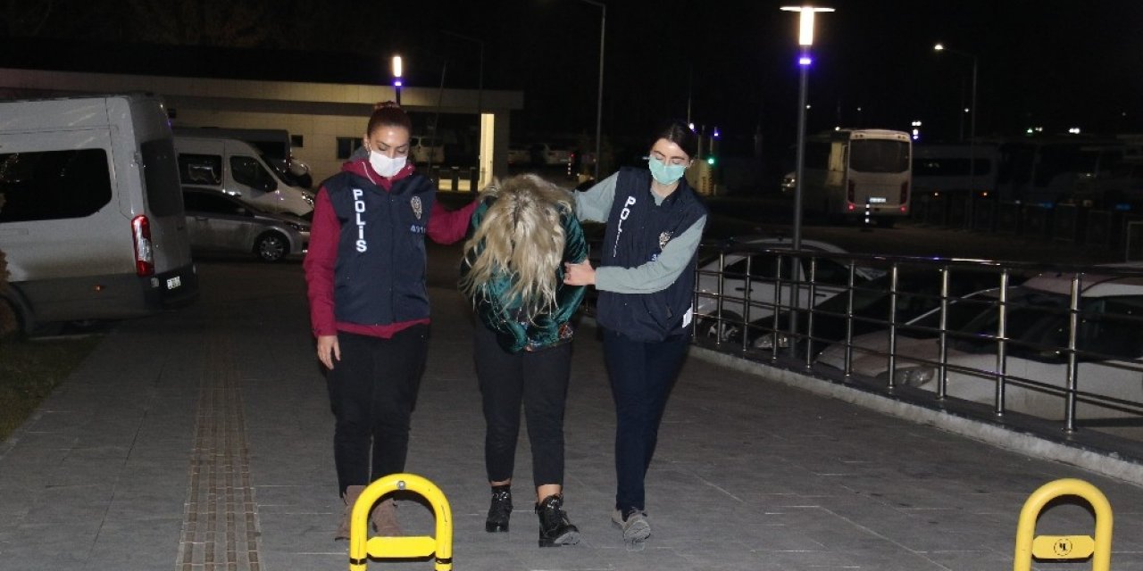 Ümitcan Uygun’un Uyuşturucu Kullandığı Görüntülerde Yanında Bulunan Kadın Yakalandı