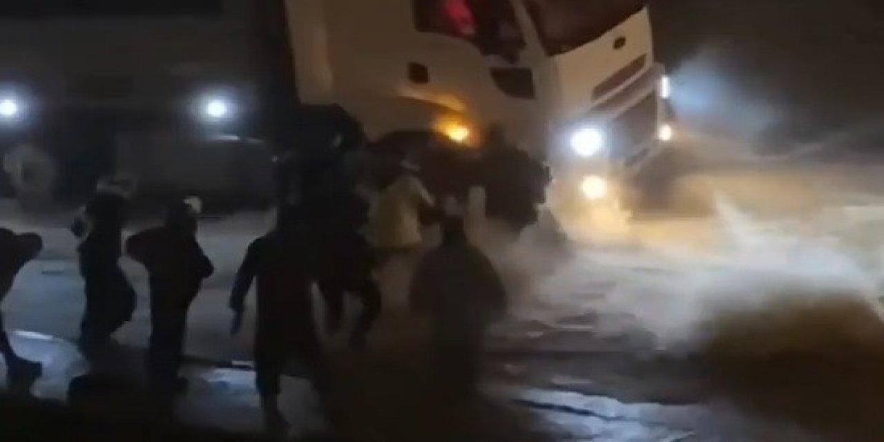 Selde Sürüklenen Kadının Kurtarılma Anı Kamerada