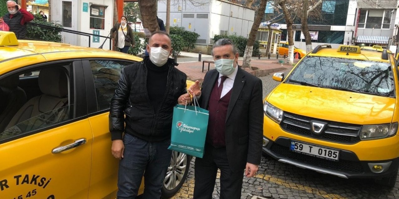 Gönül Elçileri Yeni Yılda Da Taksici Esnafının Yanında
