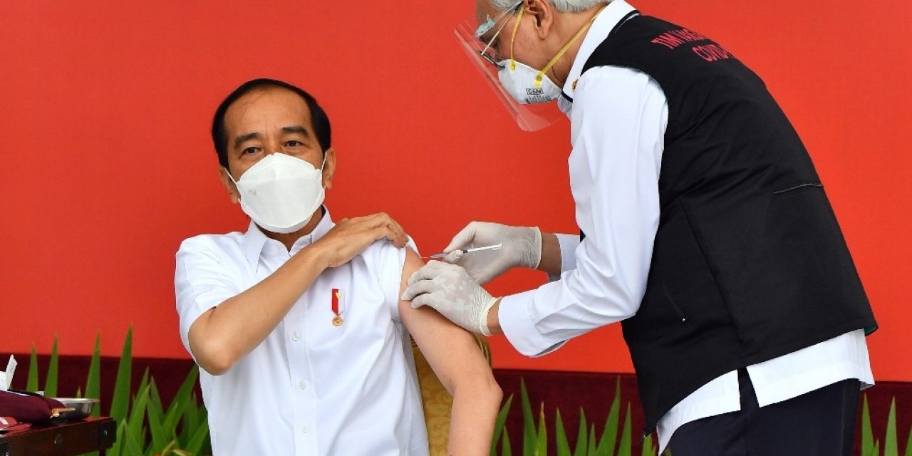 Endonezya’da İlk Aşı Devlet Başkanı Widodo’ya Yapıldı