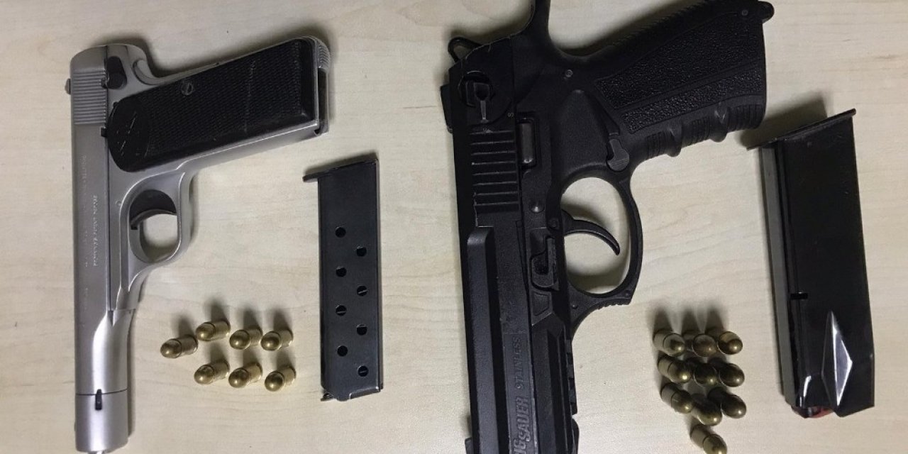 Ruhsatsız Tabancayla Gezinirken Polise Yakalandılar