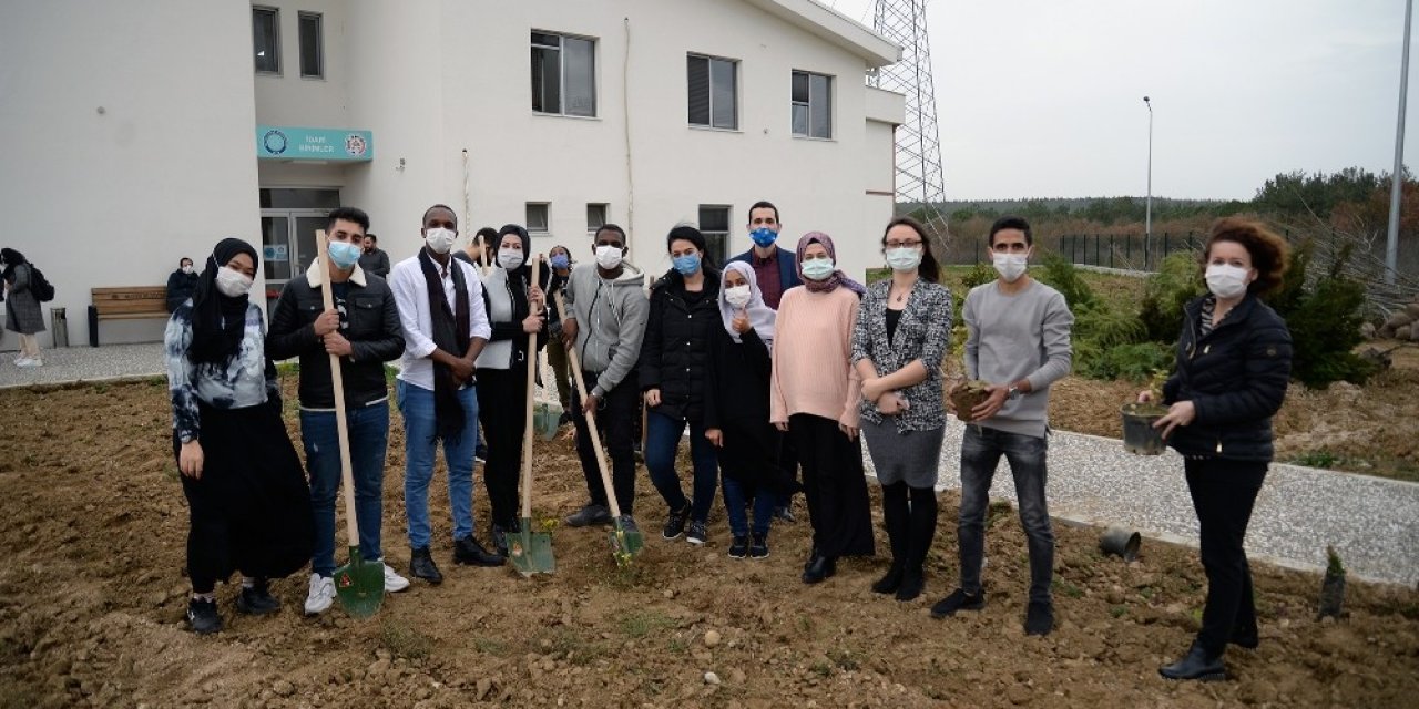 Öğrencilerin ‘misafirliği’ Fidanlarla Ölümsüzleştirildi